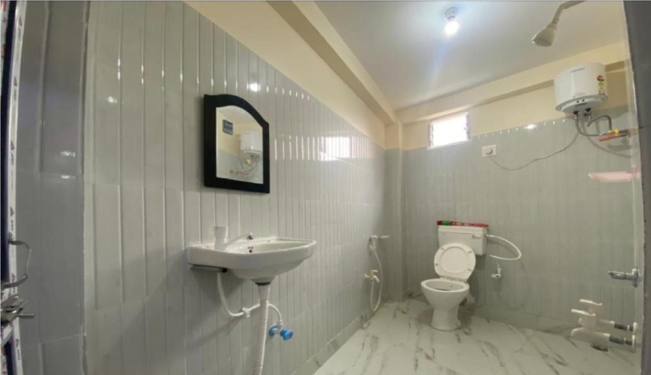 Hotel Ilora By Wb Inn ธาราพิธ ภายนอก รูปภาพ